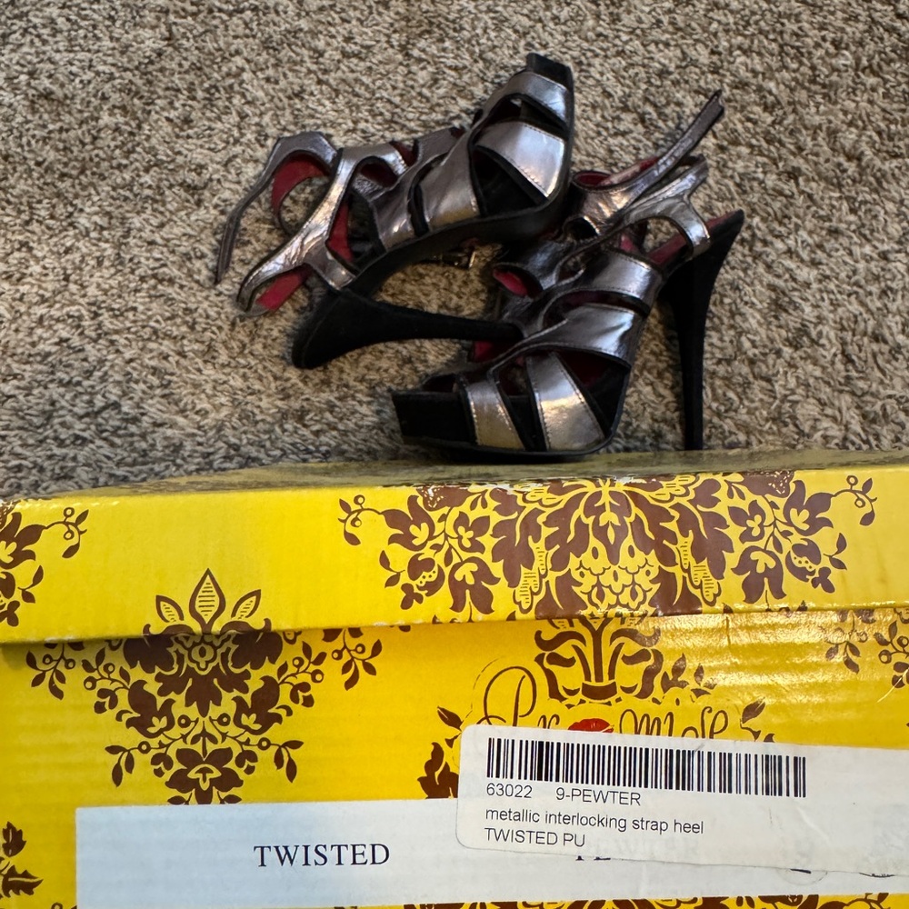 Pewter High Heels
Metallic Interlocking Strap Heel
Crisscross Style
